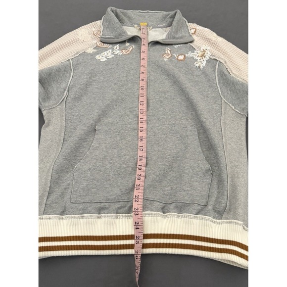 Gimmicks by BKE Pullover Sweater Womens Small Gray 1/4 Zip Beaded Shoulder Boho - Picture 4 of 12